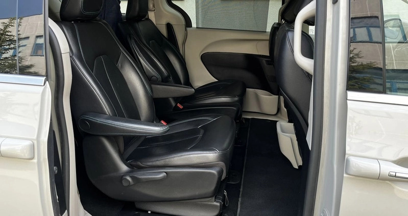 Chrysler Pacifica cena 179000 przebieg: 86000, rok produkcji 2021 z Łaszczów małe 781